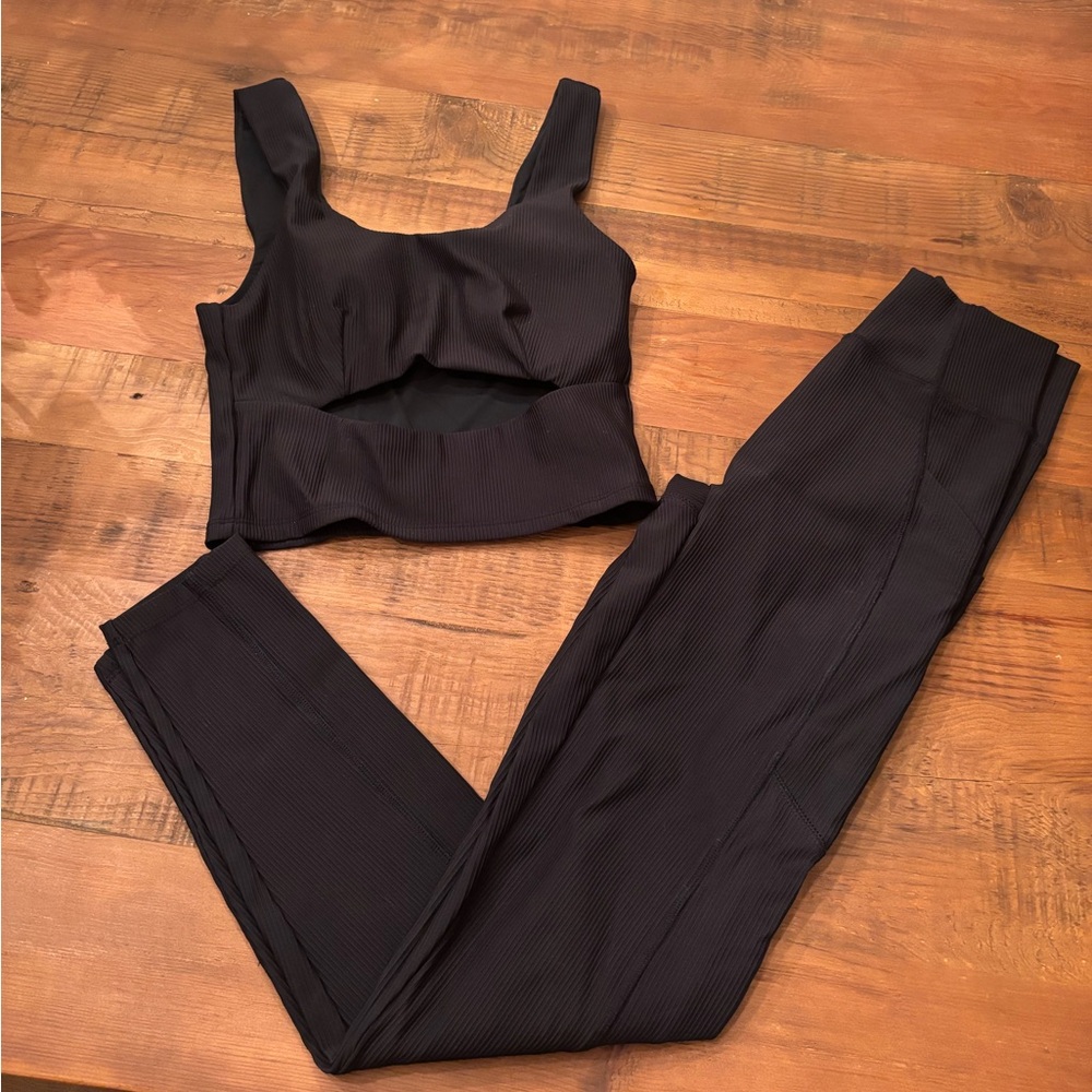 DEVON WINDSOR workout set.
